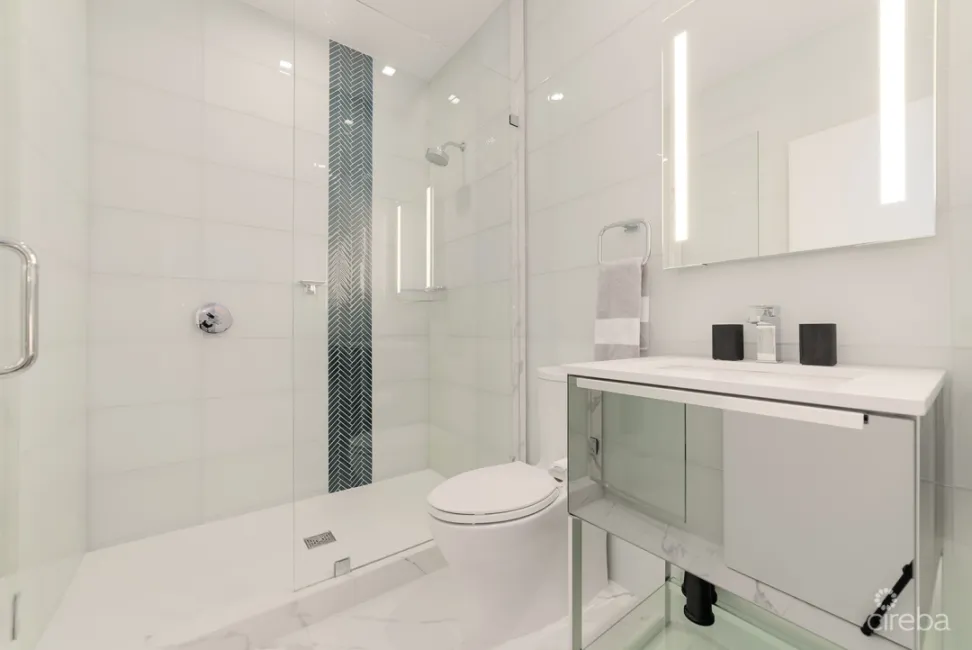 FIN- CHIC 4 BED W DEN CONDO