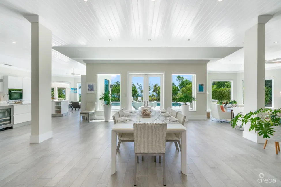 CHIARO DI LUNA, A LUXURY OCEAN FRONT ESTATE IN VISTA DEL MAR