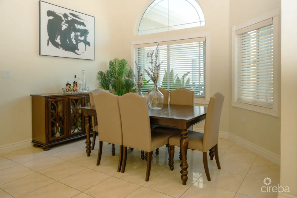 DINING ROOM - 4 BEDROOM BEAUTIFUL FAMILY HOME IN SAVANNAH