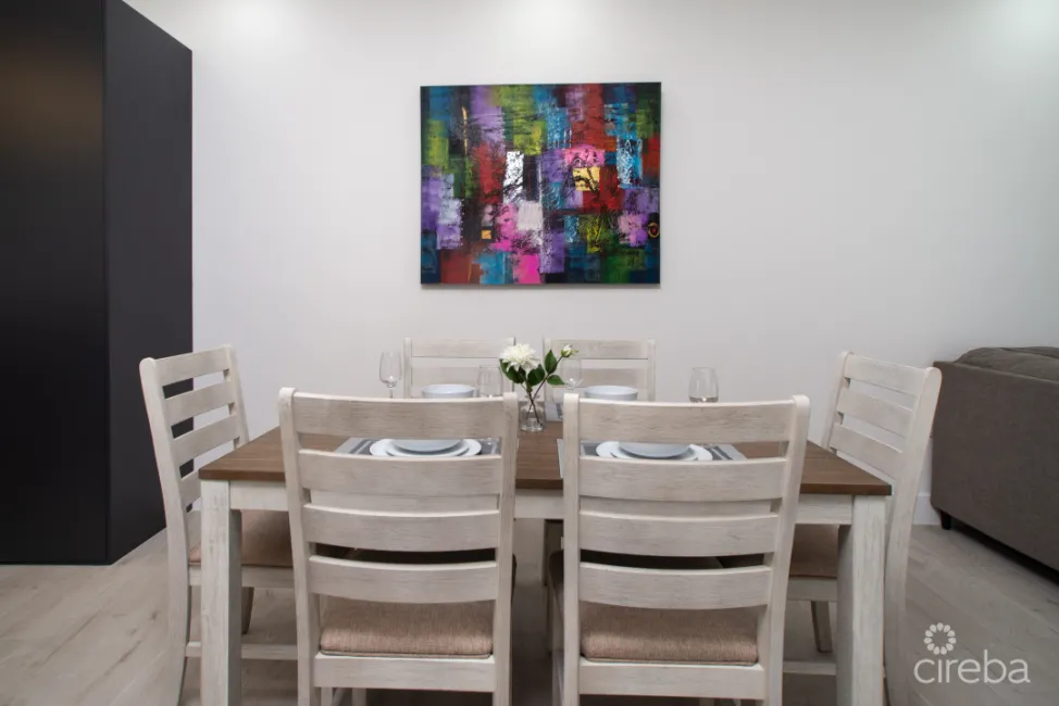 ACROSS FROM BEACH--SOUTH SOUND--3BED/3.5BATH TOWNHOUSE--FENCED YARD--THE MANTRAS