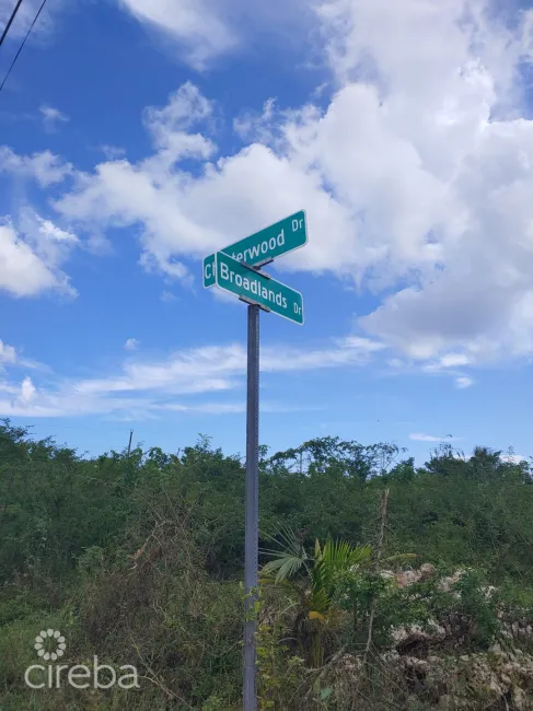 CORNER LOT .366 ACRE IN LOOKOUT GARDENS