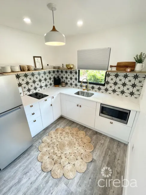 BOHO BEACH STUDIO 20 STEPS TO THE BEACH!