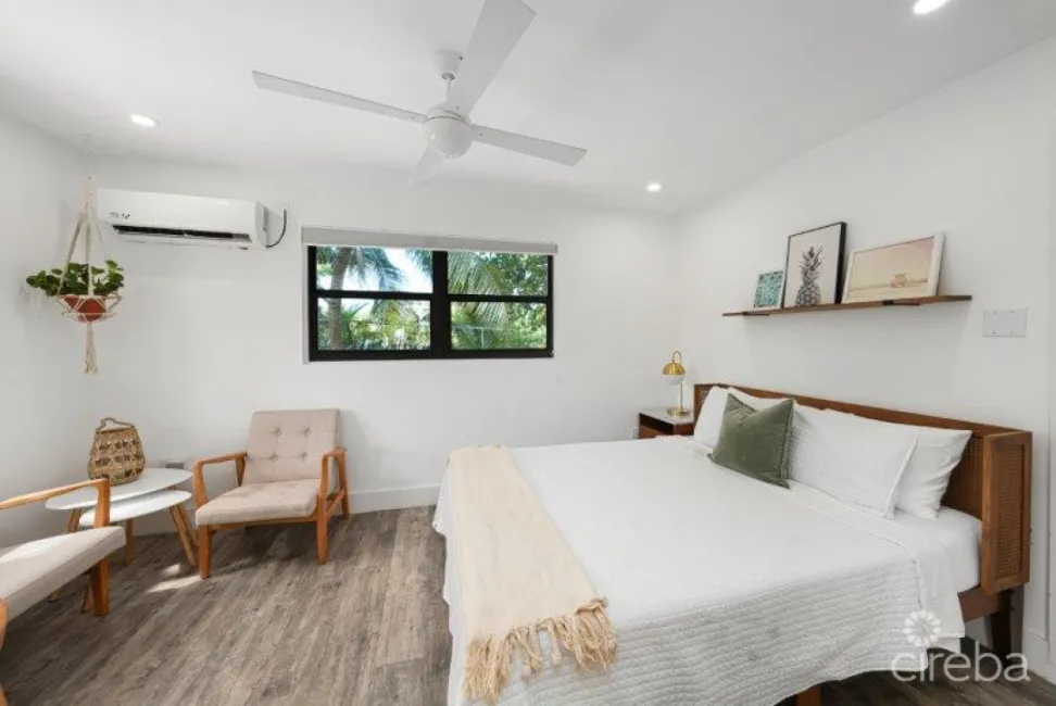 BOHO BEACH STUDIO 20 STEPS TO THE BEACH!