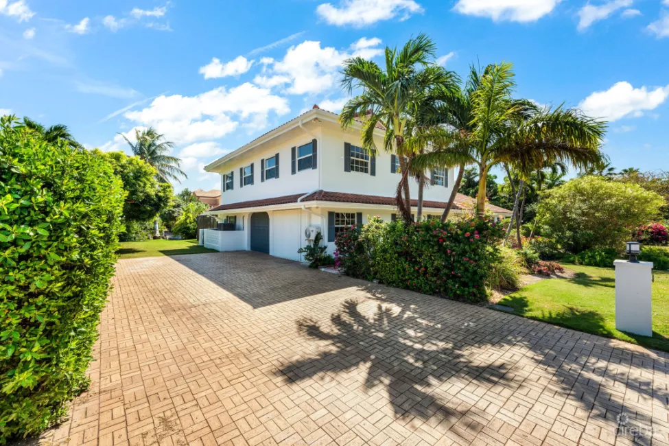 NELSON QUAY 56, WATERFRONT HOME