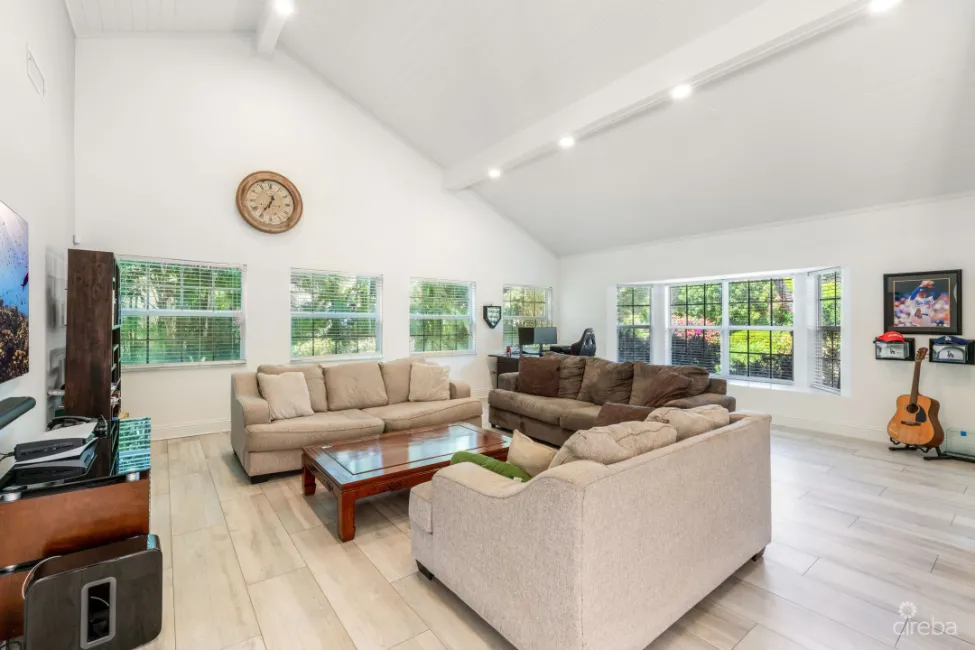 NELSON QUAY 56, WATERFRONT HOME