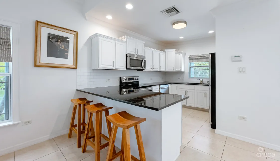 COASTAL ESCAPE WATERFRONT TOWNHOUSE