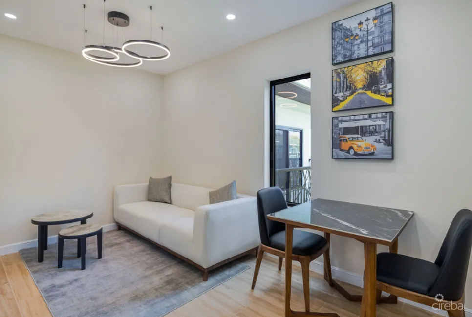 ARZA WEST BAY JADE – UPGRADED FULLY FURNISHED 1-BED/BATH CORNER UNIT