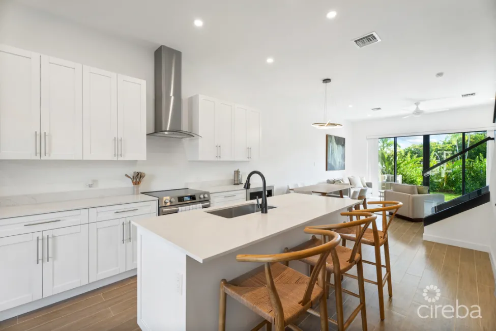 PRIVE 11 - SOUTH SOUND TOWNHOME