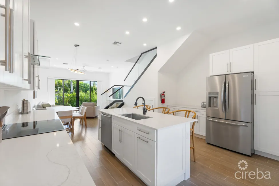 PRIVE 11 - SOUTH SOUND TOWNHOME