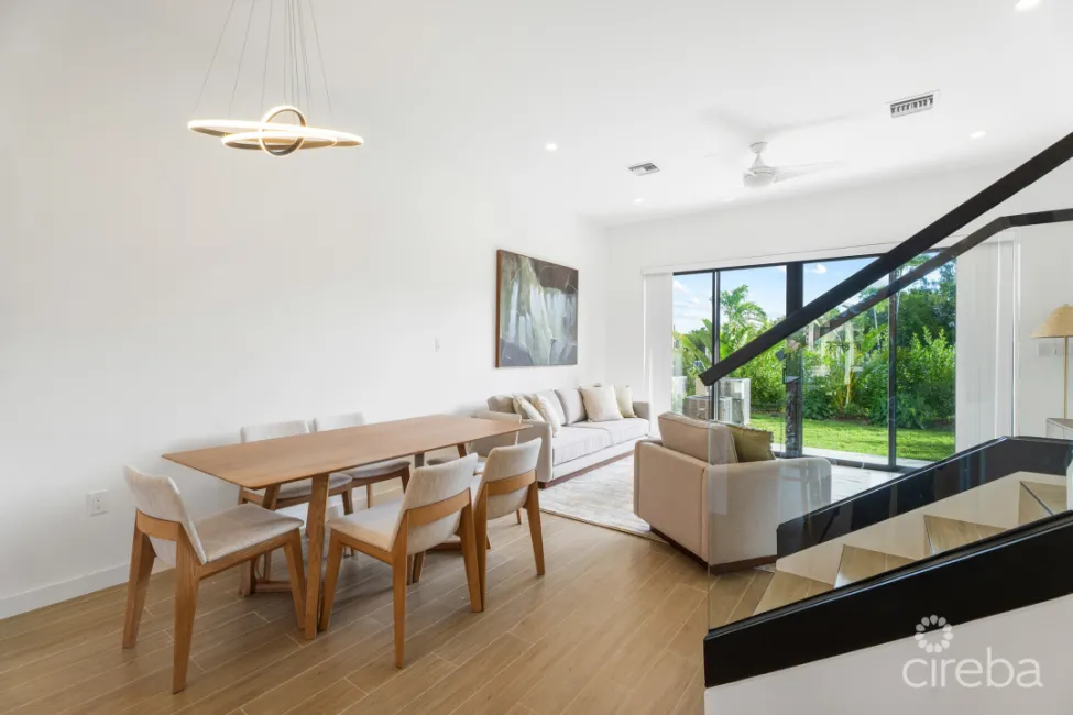 PRIVE 11 - SOUTH SOUND TOWNHOME