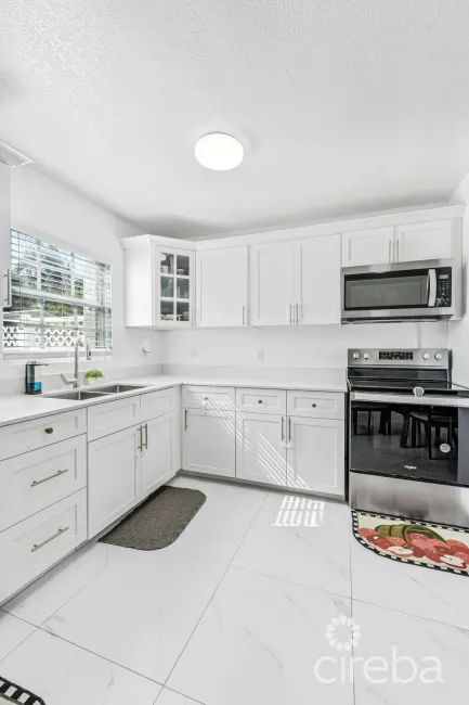 SPRINGFIELD COURTS - 2 BR 2.5 BATH