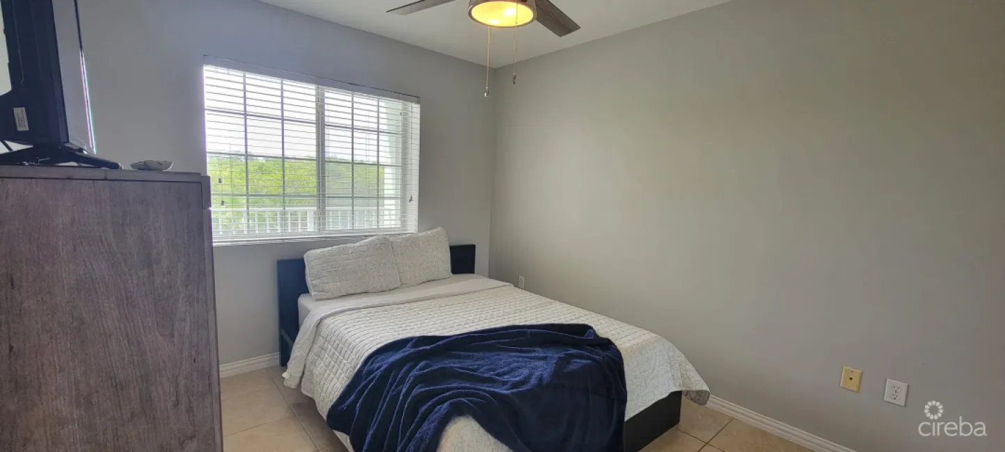 LAKESIDE--1BED/1BATH--MINUTES TO CAMANA BAY/SEVEN MILE BEACH