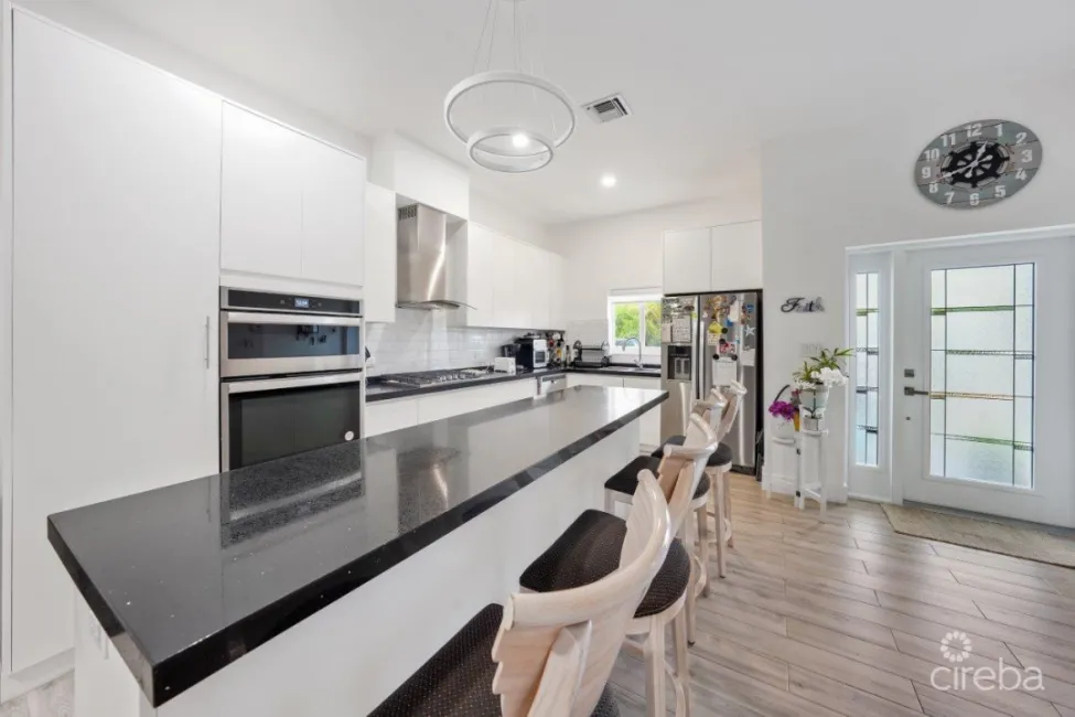 MANTRAS 2 BED MODERN CLOSE TO BEACH