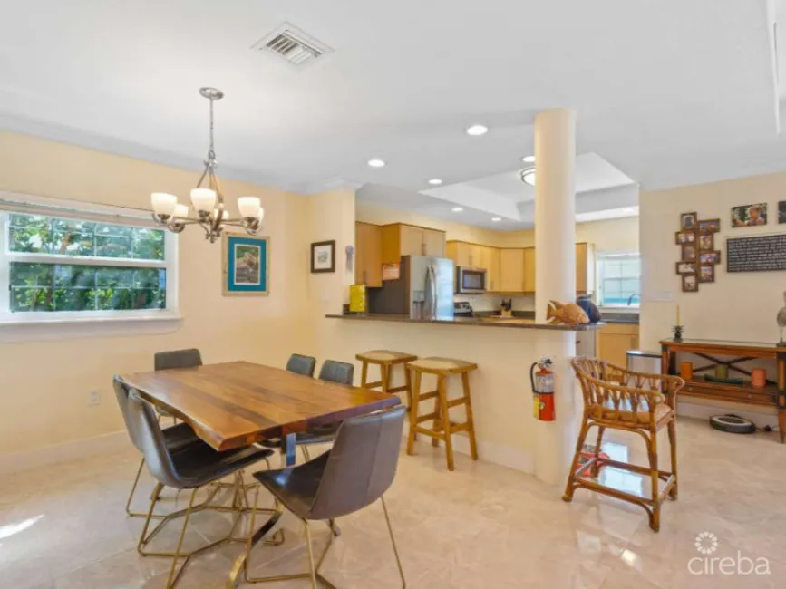 4 BED OCEAN FRONT IN SAVANNAH