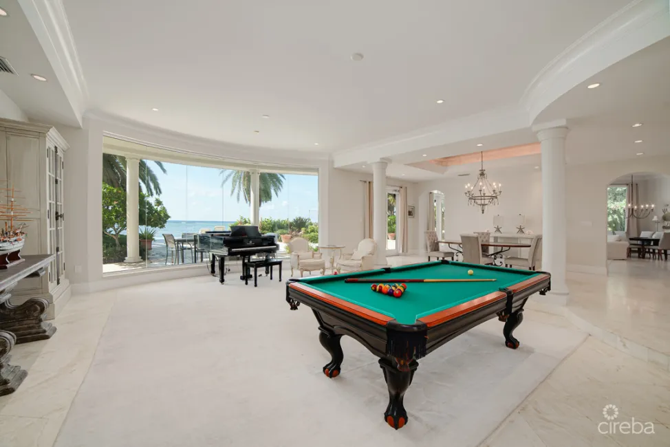 THE BLUE HOUSE - WATERFRONT HOME SOUTH SOUND ROAD