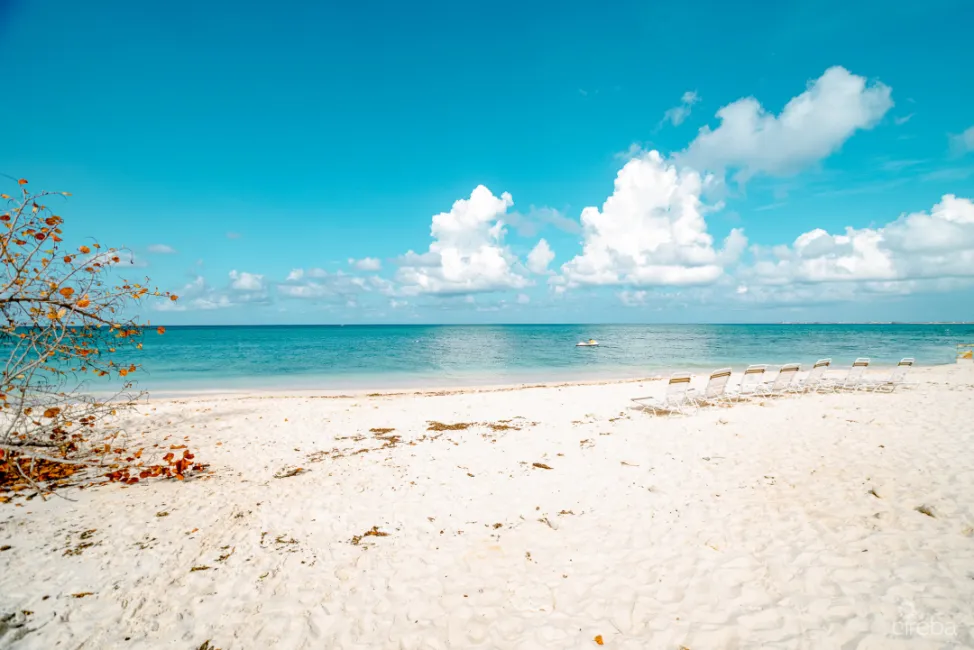 BEACH FRONT CONDO - ISLAND PINE VILLAS - RENOVATED