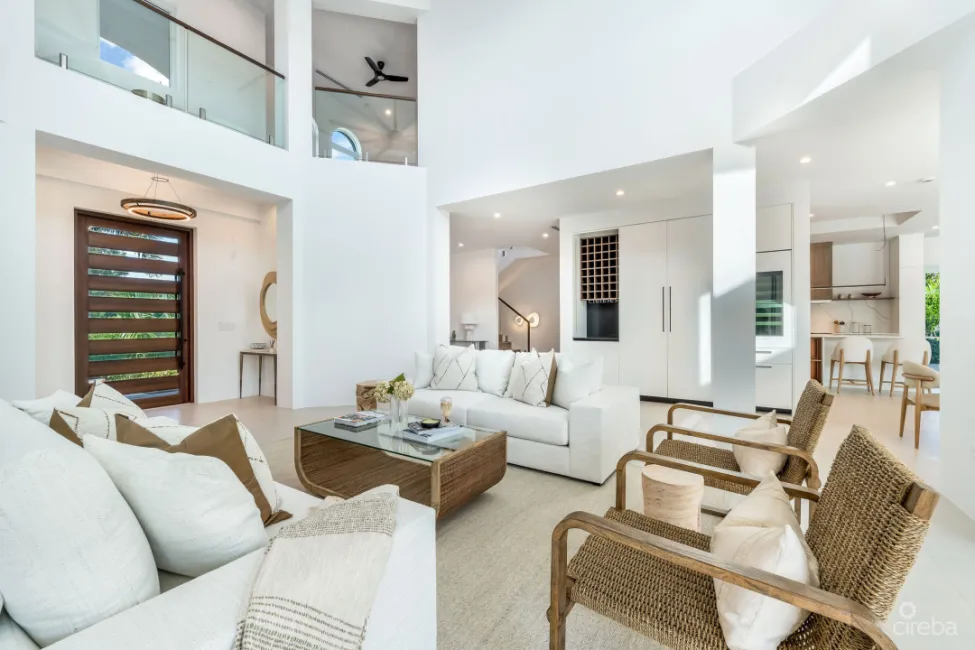 95 BIRD | A REIMAGINED WATERFRONT ESTATE