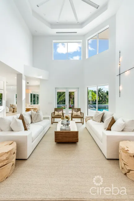 95 BIRD | A REIMAGINED WATERFRONT ESTATE