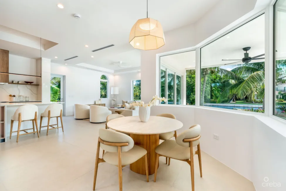 95 BIRD | A REIMAGINED WATERFRONT ESTATE