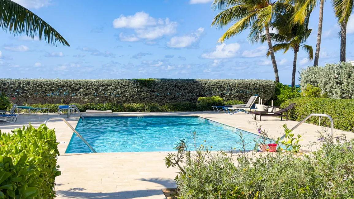 BEACHFRONT CONDO ISLAND PINE VILLAS